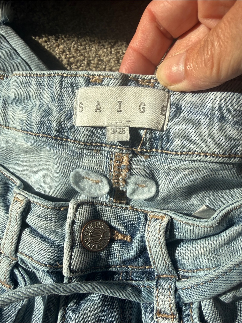 Light Wash Women's Jeans - Classic Mid Rise Style - Picture 2 of 6